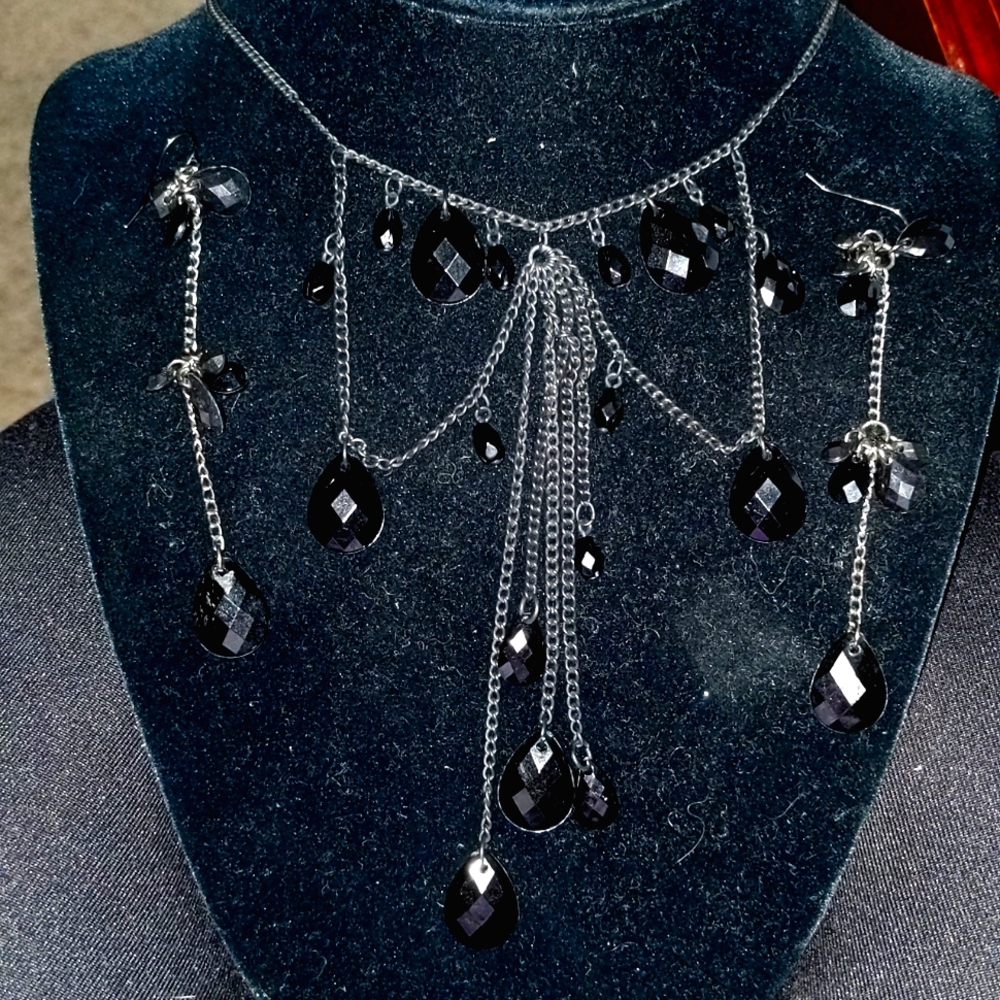 Icing Black Chain Stones Earrings Necklace Set